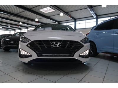 gebraucht Hyundai i30 Select Mild-Hybrid 1.0 T-GDI SHZ RFK Klima