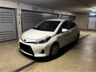 Gebraucht Toyota Yaris Hybrid 100 PS (73 kW) 2014 Weiß Kleinwagen