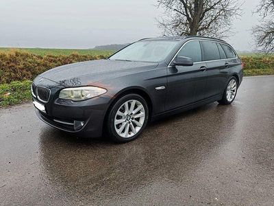 Grau Gebraucht 2011 BMW 530 Kombi | 9.900 € (Fairer Preis)