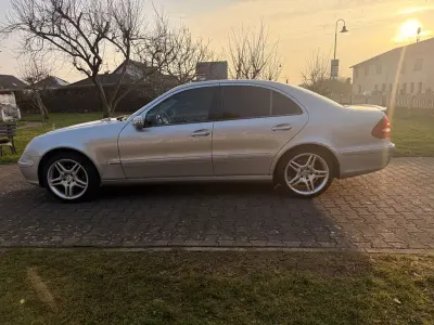 Gebraucht Mercedes 220 150 PS (110 kW) 2003 Silber Limousine
