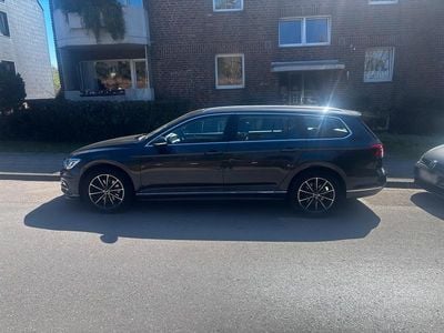 Usata VW Passat R-line 190 CV (139 kW) 2019 Grigio Station wagon