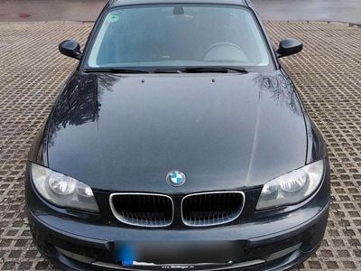 Gebraucht BMW 116 122 PS (89 kW) 2009 Schwarz Kleinwagen