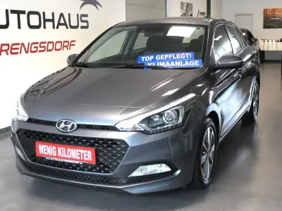 Gebraucht Hyundai i20 Intro Edition 84 PS (61 kW) 2015 Stardust Limousine