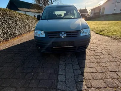 Usado VW Caddy 105 HP (77 kW) 2006 Verde Monovolume