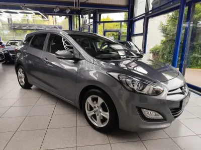 Gebraucht Hyundai i30 110 PS (80 kW) 2012 Grau Kombi