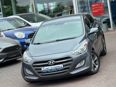 Gebraucht Hyundai i30 Passion 101 PS (74 kW) 2017 Grau Limousine
