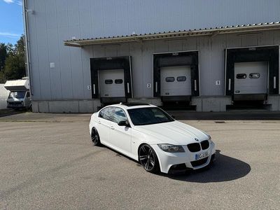 Weiß Gebraucht 2010 BMW 330 M Sport Limousine | 15.900 €