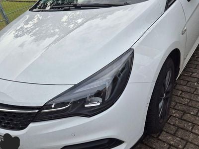 Weiß Gebraucht 2021 Opel Astra Design Edition Limousine | 15.500 € (Fairer Preis)