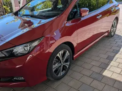 Second-hand Nissan Leaf N-Connecta 110 kW (150 CP) 2021 Roșu Hatchback