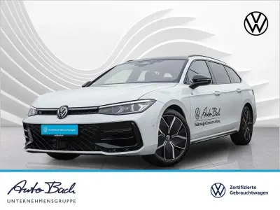 Gebraucht VW Passat R-line 265 PS (194 kW) 2025 Oryxweiß perlmutteffekt grenadillschwarz metallic Kombi