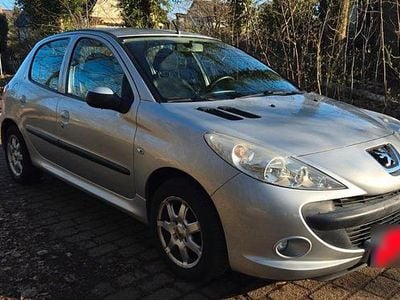 Gebraucht Peugeot 206+ 68 PS (50 kW) 2009 Silber Kleinwagen