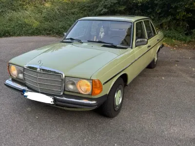 Gebraucht Mercedes 250 129 PS (94 kW) 1978 Grün Limousine