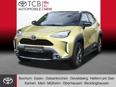 Gebraucht Toyota Yaris Advance 116 PS (85 kW) 2021 Warm gold metallic, dach schwarz Kleinwagen