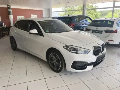 Gebraucht BMW 118 Sport Line 136 PS (100 kW) 2022 Weiß Limousine