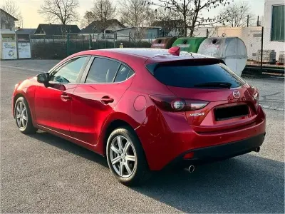 Używany Mazda 3 Sports-Line 150 KM (110 kW) 2014 Czerwony Sedan/Limuzyna