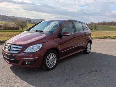 Gebraucht Mercedes B200 136 PS (100 kW) 2008 Rot Van / Kleinbus