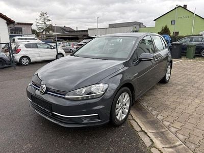 Gebraucht VW Golf VII Comfortline 131 PS (96 kW) 2019 Grau Limousine