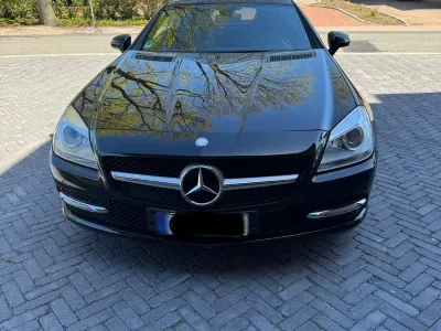 Second-hand Mercedes SLK200 184 CP (135 kW) 2011 Negru Cabrio
