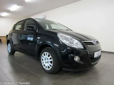Gebraucht Hyundai i20 Edition 77 PS (56 kW) 2011 Schwarz Kleinwagen