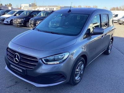 Gebraucht Mercedes T180 Style 116 PS (85 kW) 2023 Chromitgrau metallic Van / Kleinbus