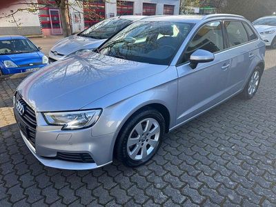 Gebraucht Audi A3 Comfort 116 PS (85 kW) 2018 Florettsilber Limousine
