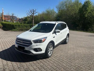 Gebraucht Ford Kuga Titanium 150 PS (110 kW) 2017 Weiß SUV