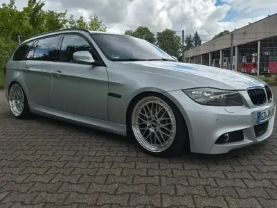 Używany BMW 330 Performance 245 KM (180 kW) 2010 Srebrny Kombi