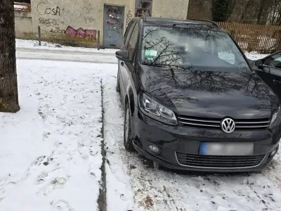 Gebraucht VW Touran 105 PS (77 kW) 2012 Schwarz Van / Kleinbus