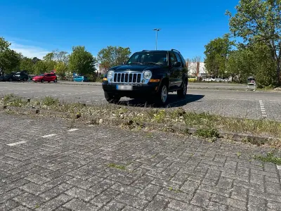 Używany Jeep Cherokee Limited 204 KM (150 kW) 2005 Czarny SUV