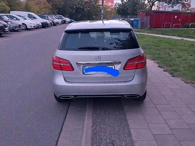 Mercedes B200
