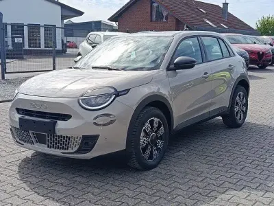 Neu Fiat 600 Business 110 PS (80 kW) 2026 Beige SUV