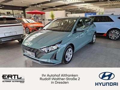 Neu Hyundai i20 Select 79 PS (58 kW) 2025 Mangrove green Kleinwagen