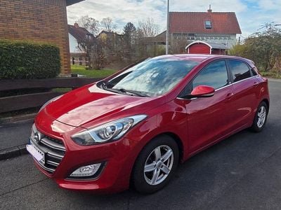 Usata Hyundai i30 Passion 101 CV (74 kW) 2016 Rosso Berlina