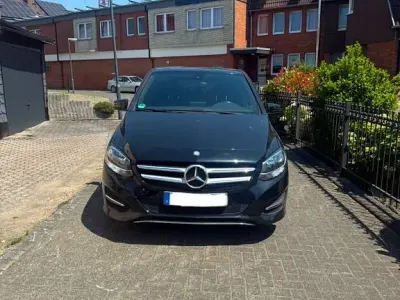 Gebraucht Mercedes B180 Edition 122 PS (89 kW) 2016 Schwarz Kleinwagen
