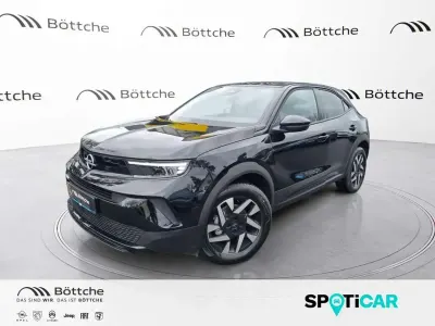 Neu Opel Mokka Edition 136 PS (100 kW) 2026 Lackierung schwarz perla nera/typ aussenverkleidung metalliclackierung SUV