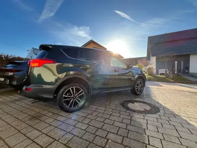 Gebraucht Toyota RAV4 Executive 124 PS (91 kW) 2013 Grün SUV