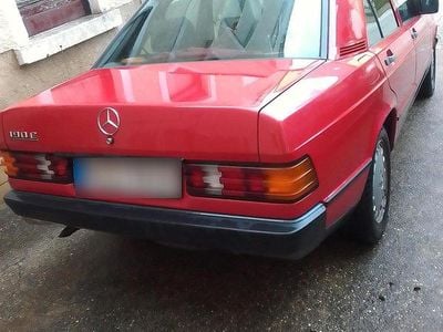 Usata Mercedes 190 90 CV (66 kW) 1985 Rosso Berlina