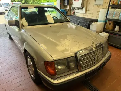 Gebraucht Mercedes 220 150 PS (110 kW) 1993 Silber Coupé