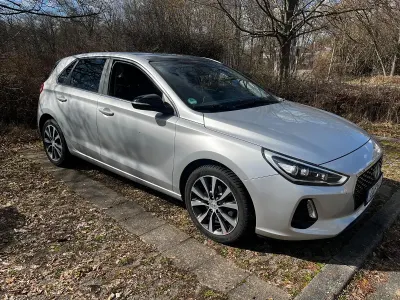Gebraucht Hyundai i30 110 PS (80 kW) 2017 Silber Limousine