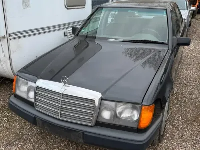 Usata Mercedes E230 1989 Nero Berlina