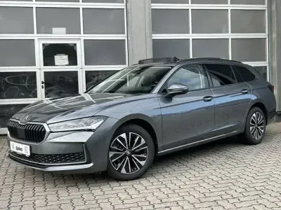Gebraucht Skoda Superb 193 PS (141 kW) 2025 Graphitegrau metallic Kombi