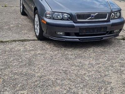 Grau Gebraucht 2001 Volvo V40 Kombi | 2.900 €