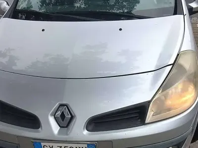 Gebraucht Renault Clio 75 PS (55 kW) 2005 Silber Kleinwagen