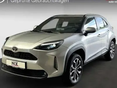Neu Toyota Yaris Cross 130 PS (95 kW) 2026 Silber SUV
