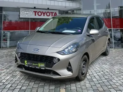 Gebraucht Hyundai i10 Trend 67 PS (49 kW) 2020 Mangrove green Kleinwagen