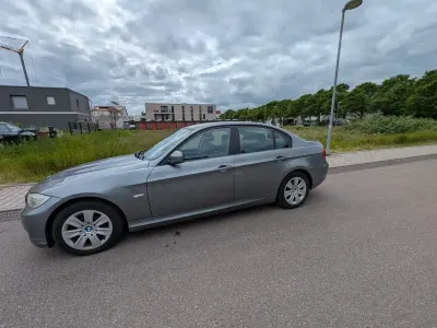 Gebraucht BMW 318 143 PS (105 kW) 2012 Silber Limousine