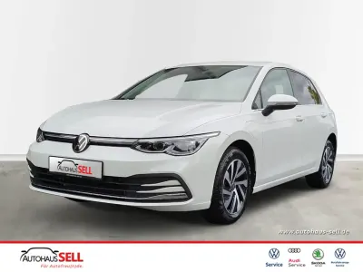 Używany VW Golf VIII Style 204 KM (150 kW) 2022 Biały Sedan/Limuzyna