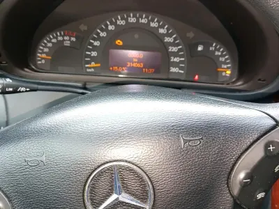 Gebraucht Mercedes C180 143 PS (105 kW) 2003 Gold Limousine