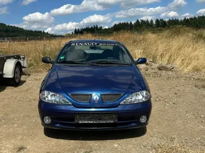 Gebraucht Renault Mégane Coupé 95 PS (69 kW) 1999 Blau Coupé
