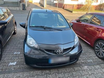 Gebraucht Toyota Aygo 69 PS (50 kW) 2009 Grau Kleinwagen